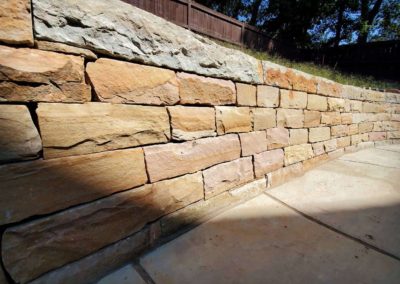 fieldstone retaining wall close-up